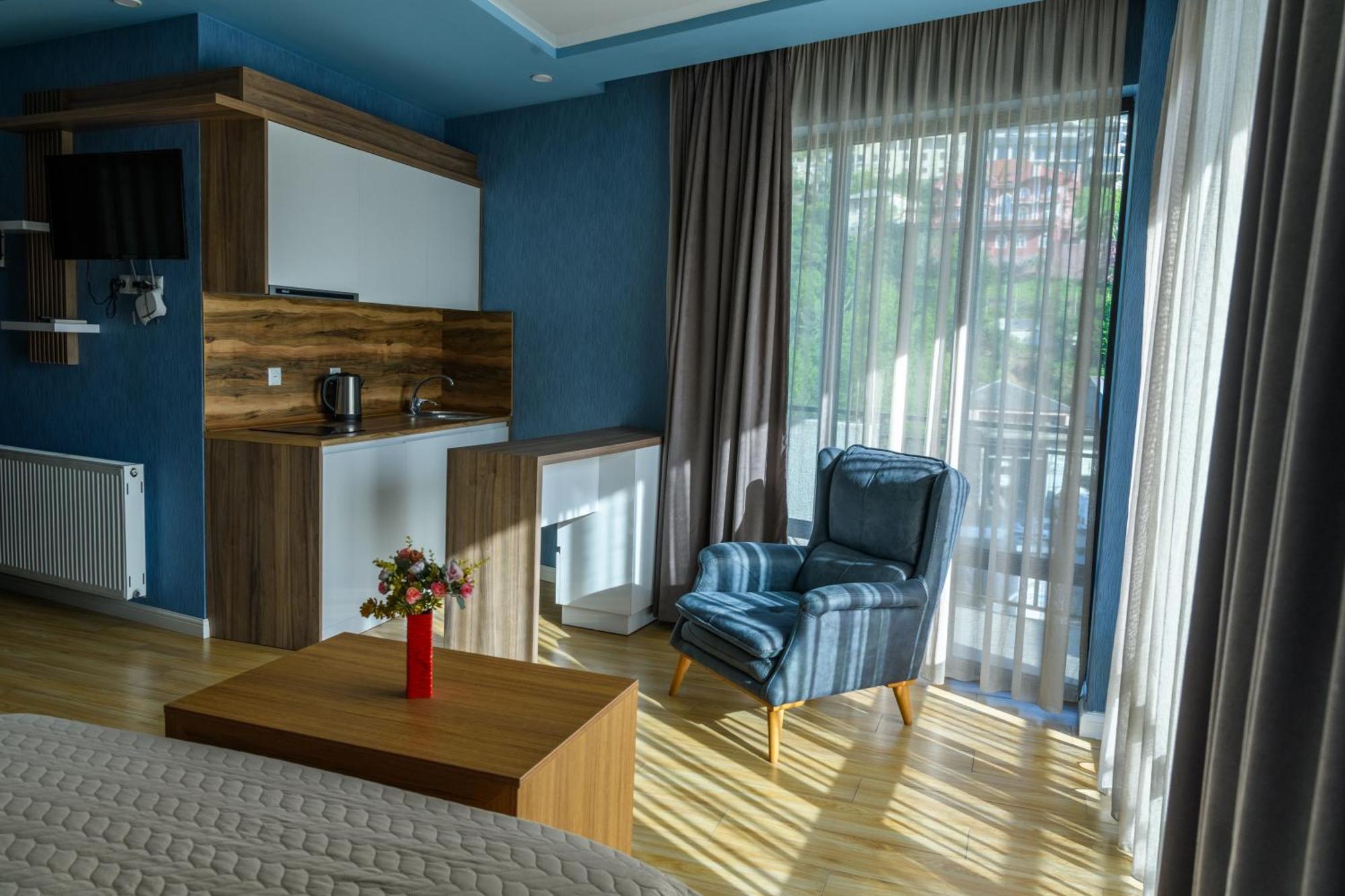 Hotel Sunny Batumi Esterno foto